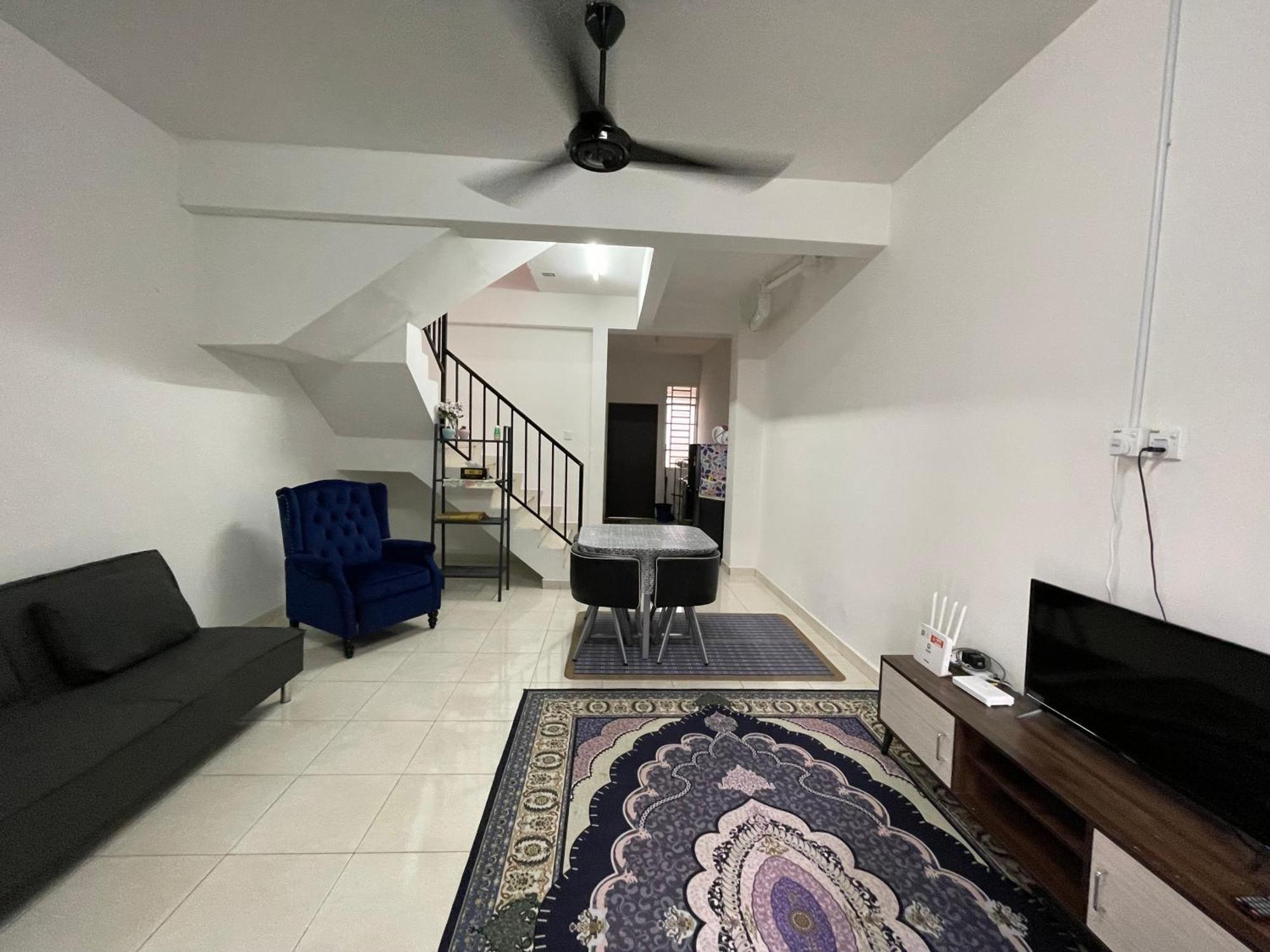 D'Cahaya Homestay 바투 파핫 외부 사진